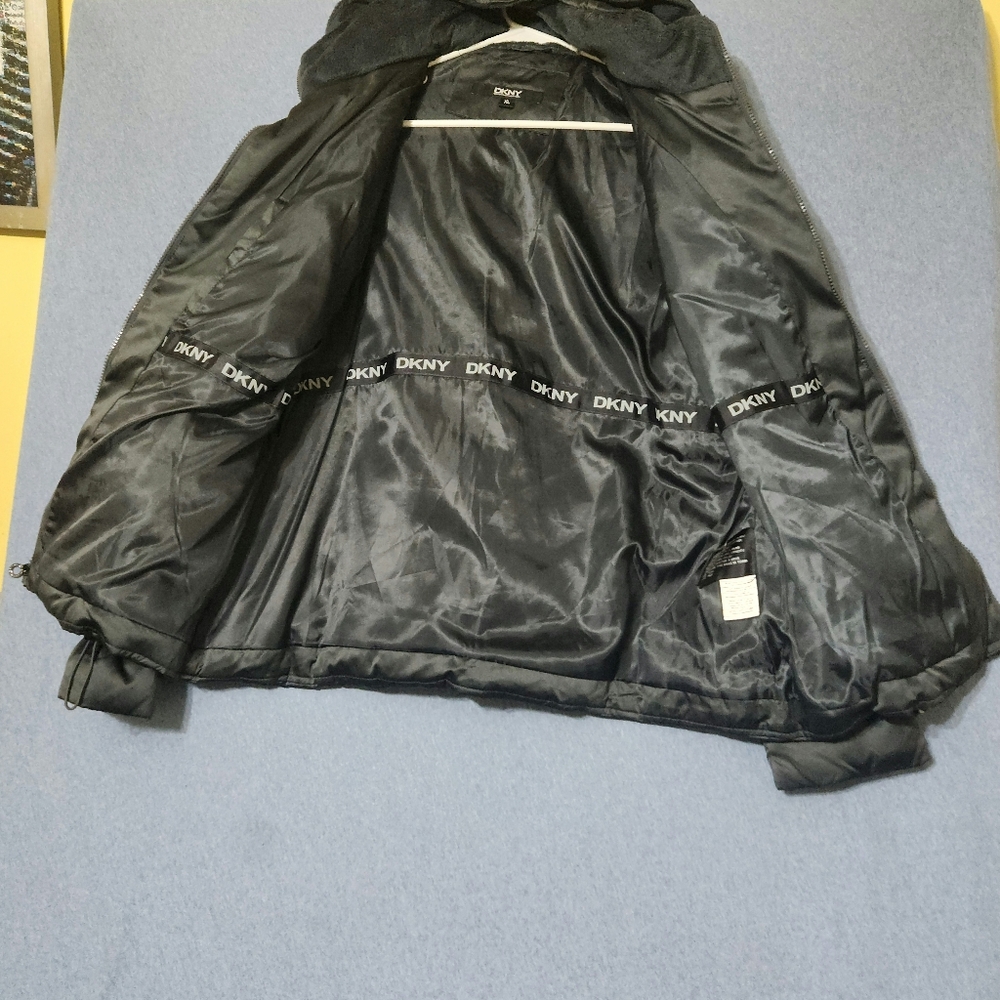 DKNY down filled puffer coat. Size XL - Picture 3 of 6